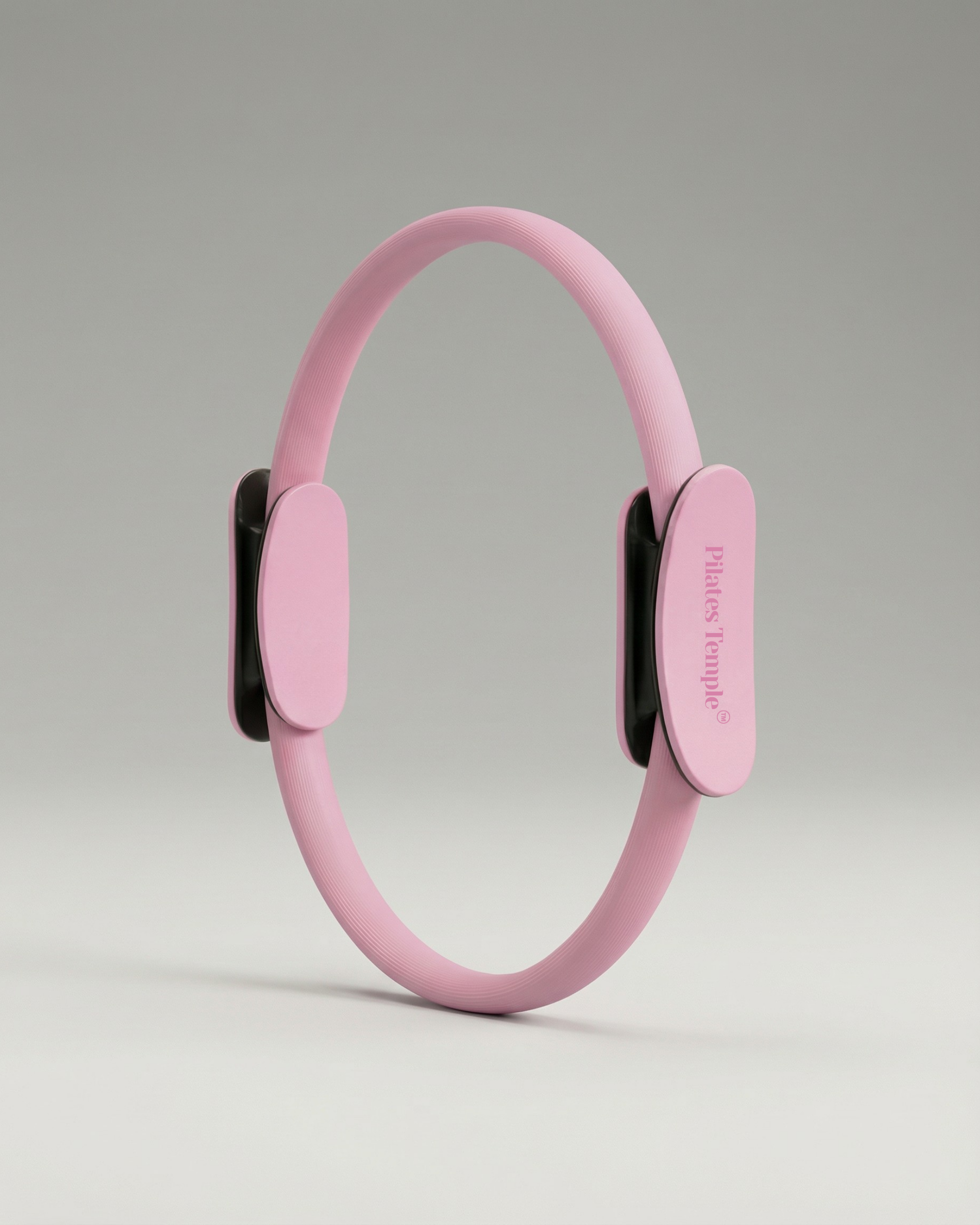 #color-Rose Anneau de Pilates rose avec doubles poignées confortables.