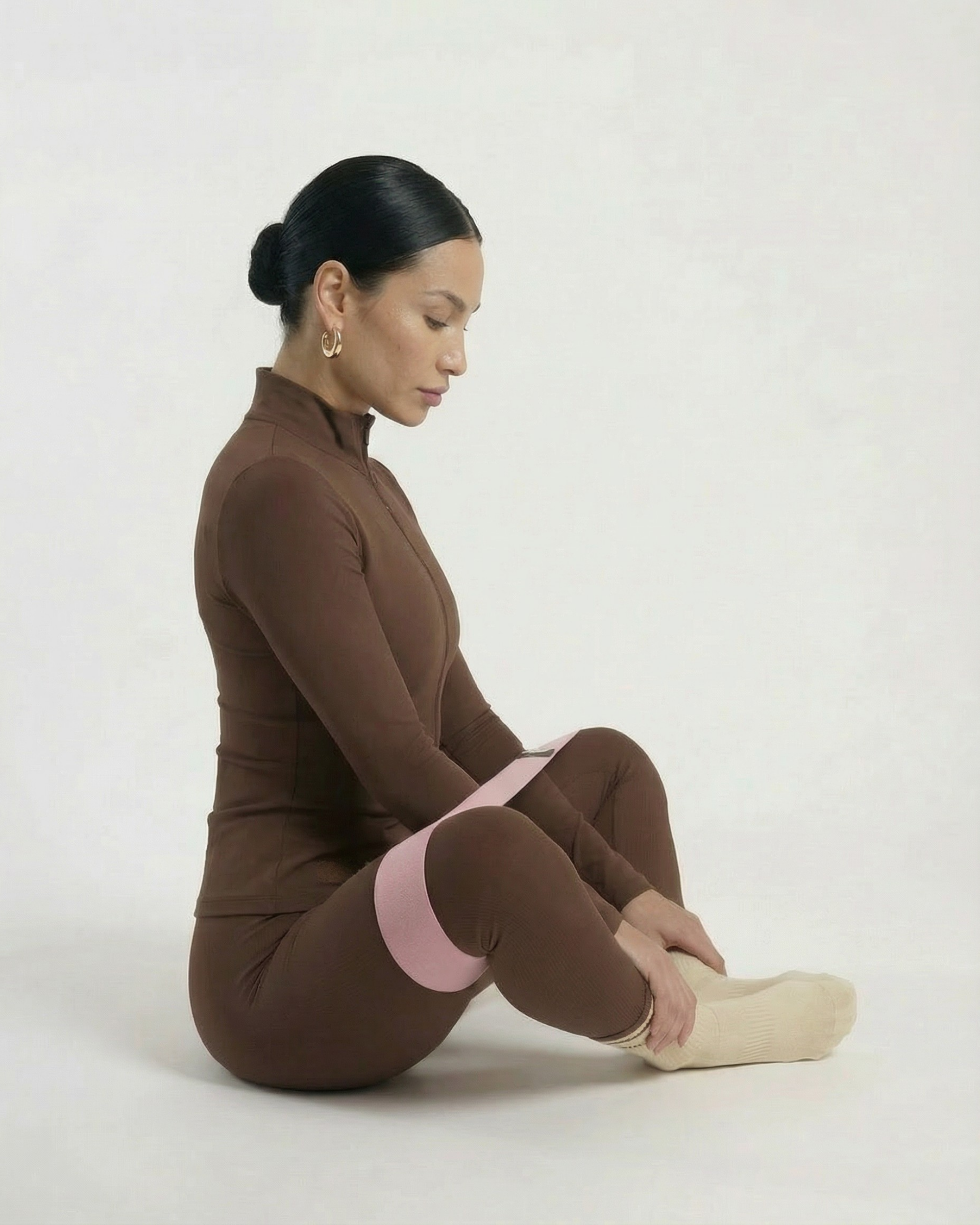 #color-Rose Renforcement avec les bandes de résistances Pilates rose.