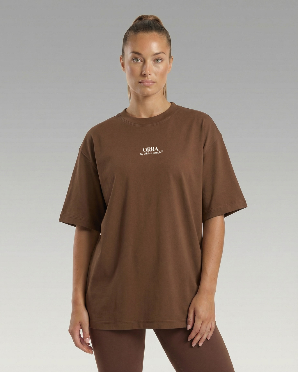 #color-Brun Zoom sur le coton premium du T-shirt oversize ORRA couleur Brun.